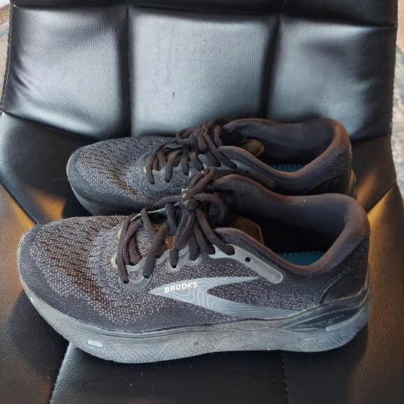 Brooks Women’s Ghost Max Cushion Neutral Running & Walking Shoe - Picture 2 of 8